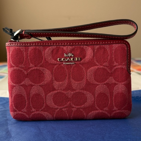 Coach Handbags - ❤️💘❤️ COACH CORNER ZIP WRISTLET IN SIGNATURE DENIM ❤️💘❤️ NWT ❤️💘❤️
